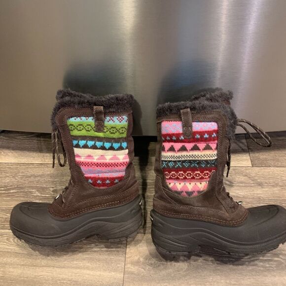 The North Face Girls Boots.  Size: 4.  Faux fur lined. - Picture 3 of 5